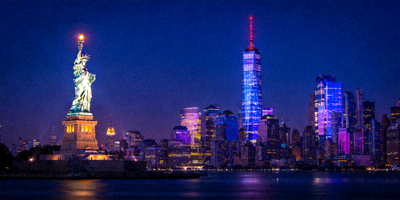 纽约市天际线夜景 - 自由女神像与曼哈顿高楼